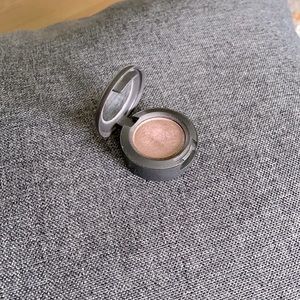 MAC- eyeshadow- Satin Taupe